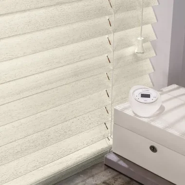 Blinds-Hunter-Douglas-Parkland-Wood-640w